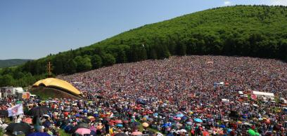 Csíksomlyó pünkösdi búcsú az ifjúság évében
