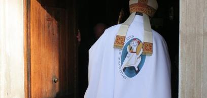 Megnyitották az irgalmasság kapuját Csíksomlyón