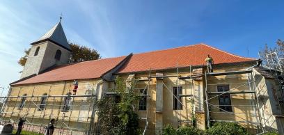 S-au finalizat parțial lucrările de restaurare  la reabilitarea învelitorii și consolidarea șarpantei la ansamblul bisericii și mănăstirii romano-catolice din Vințu de Jos S-au finalizat parțial lucrările de restaurare  la reabilitarea învelitorii și consolidarea șarpantei la ansamblul bisericii și mănăstirii romano-catolice din Vințu de Jos