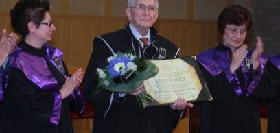 Aki segít a világot szépnek, szebbnek látni Aki segít a világot szépnek, szebbnek látni