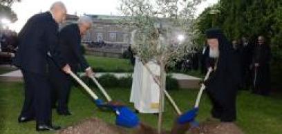 Ferenc pápa, Peresz és Abbász elnökök, valamint Bartolomeosz pátriárka a Vatikánban imádkozott a békéért