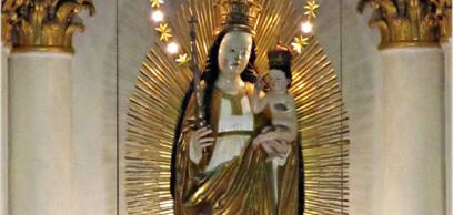 Három, mégis egyre mutat