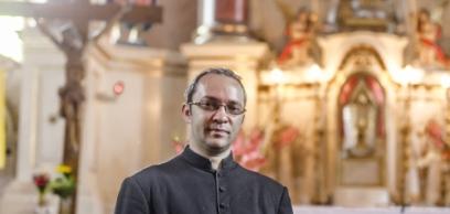 A pap is árva közösség nélkül 