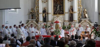 Márton Áronra emlékeztek szülőfalujában, Csíkszentdomokoson  Márton Áronra emlékeztek szülőfalujában, Csíkszentdomokoson