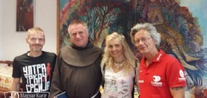 Rajtolt a Böjte Csaba gyermekeiért felajánlott Déva-Budapest jótékonysági futás