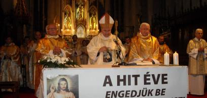 Kolozsváron zárta le Jakubinyi György érsek a hit évét Kolozsváron zárta le Jakubinyi György érsek a hit évét