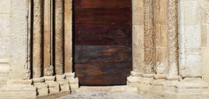 A gyulafehérvári Szent Mihály székesegyház felújított fejedelmi kapujának átadása (képekkel) A gyulafehérvári Szent Mihály székesegyház felújított fejedelmi kapujának átadása (képekkel)