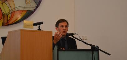 Tegyük fel a „pápaszemet”! 