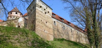 Várkastélyt adományoztak Böjte Csaba alapítványának a Bethlen-leszármazottak 