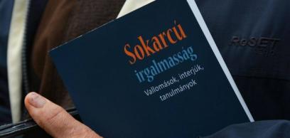 1350 könyv gyűlt össze a szombati tüntetésen