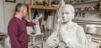 Készen áll a bronzöntésre a Márton Áron-szoborcsoport 