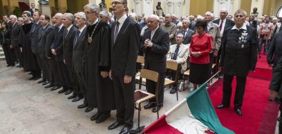 „Ő, a zsarnokság kérdez”*