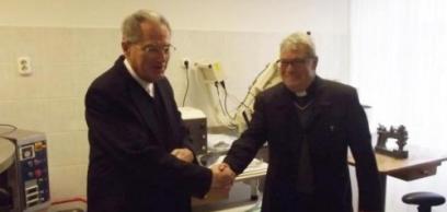 A borszéki plébánia ostyasütőt kapott a Győri Egyházmegyétől