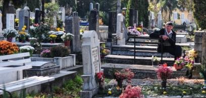 A földről elköltözöttekért világítunk