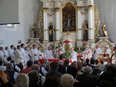 Márton Áronra emlékeztek szülőfalujában, Csíkszentdomokoson  Márton Áronra emlékeztek szülőfalujában, Csíkszentdomokoson