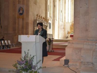 Karnyújtásnyira az élő történelem 