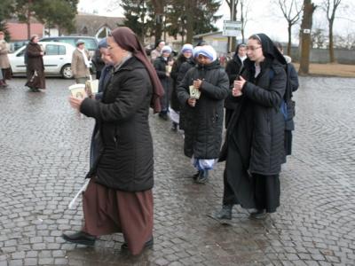 Égő gyertyaként élni 