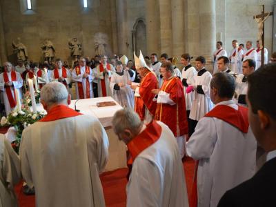 Istenre támaszkodva – Papszentelés 2014 Istenre támaszkodva – Papszentelés 2014